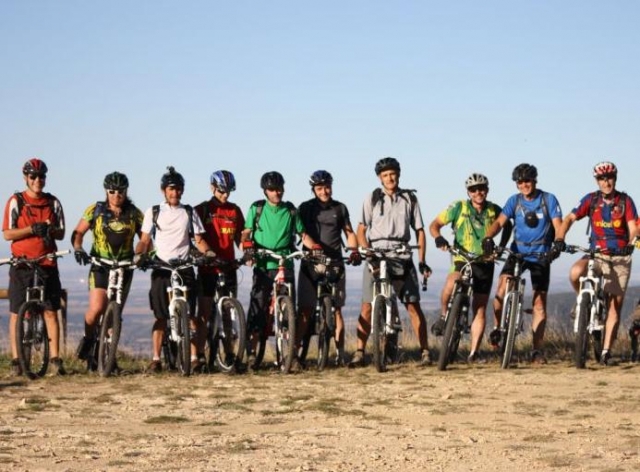  group of cyclists 